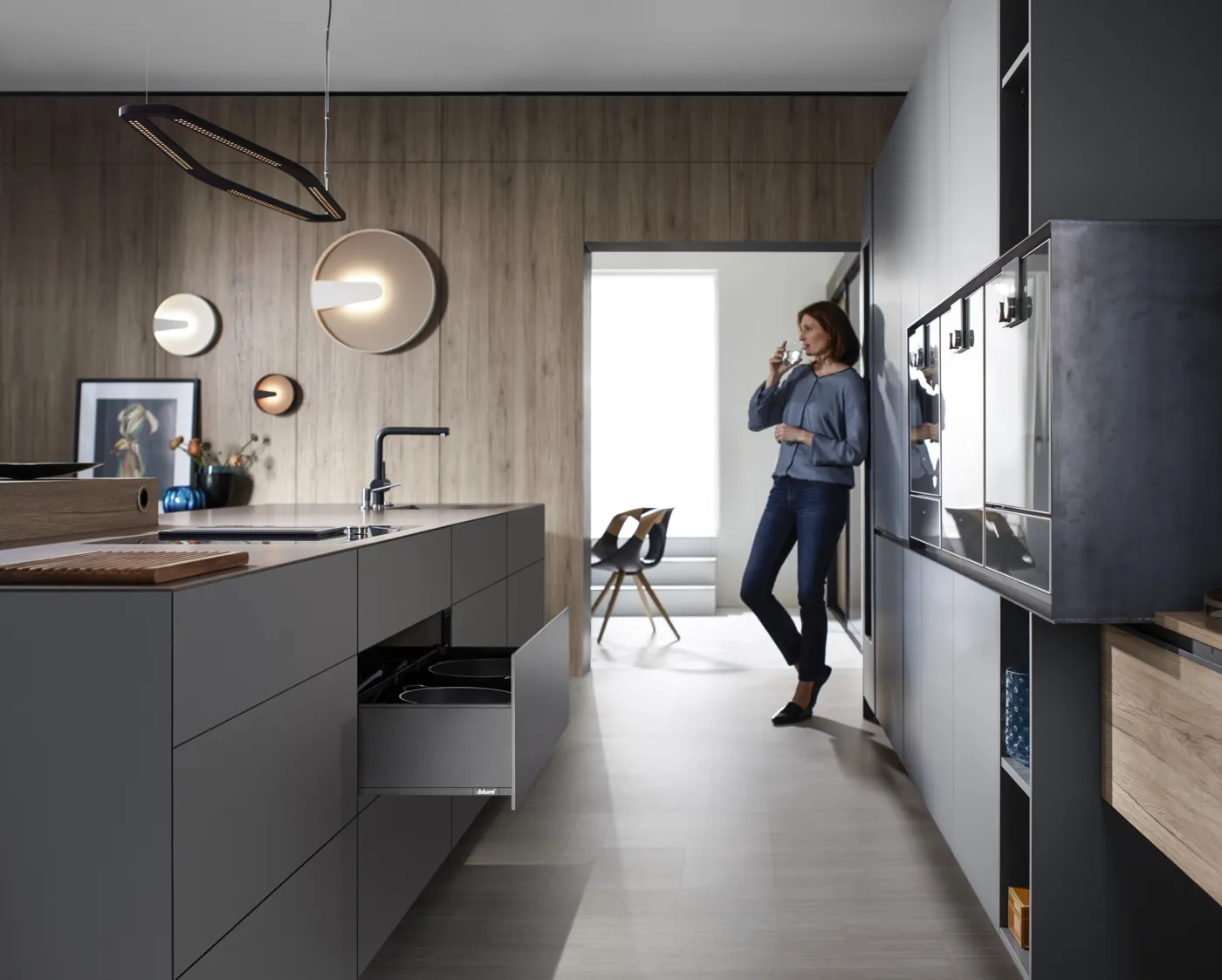 Modern kitchen with Blum Legrabox drawer in Orion Grey